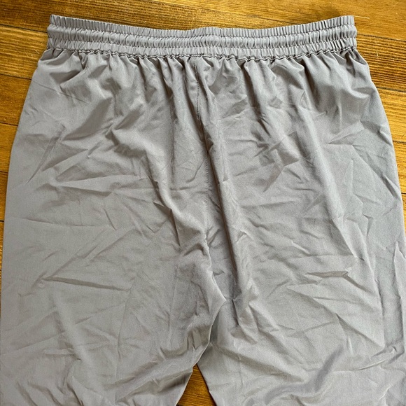 Aritzia speed pant / jogger in taupe - Picture 3 of 5